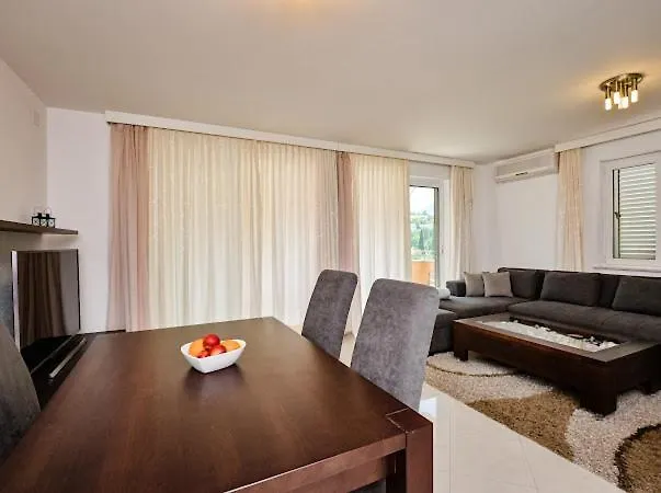 Apartments Villa Slavica Icici 0*,